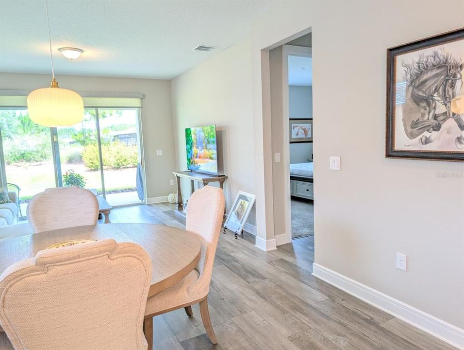 For Sale: $304,900 (2 beds, 2 baths, 1406 Square Feet)