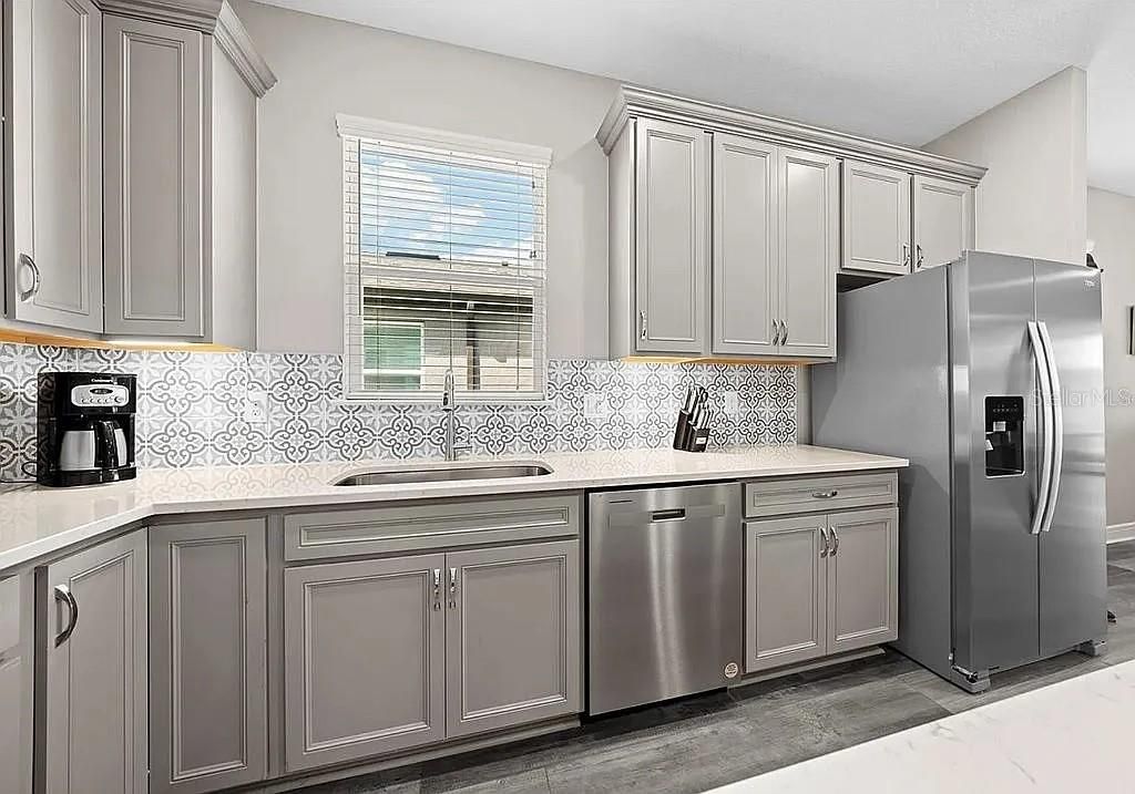 For Sale: $304,900 (2 beds, 2 baths, 1406 Square Feet)