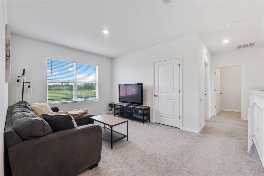 For Rent: $3,000 (5 beds, 3 baths, 2605 Square Feet)