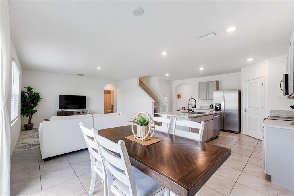 For Rent: $3,000 (5 beds, 3 baths, 2605 Square Feet)