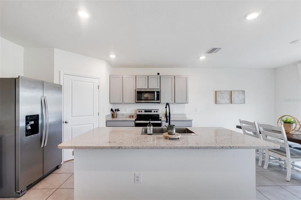 For Rent: $3,000 (5 beds, 3 baths, 2605 Square Feet)