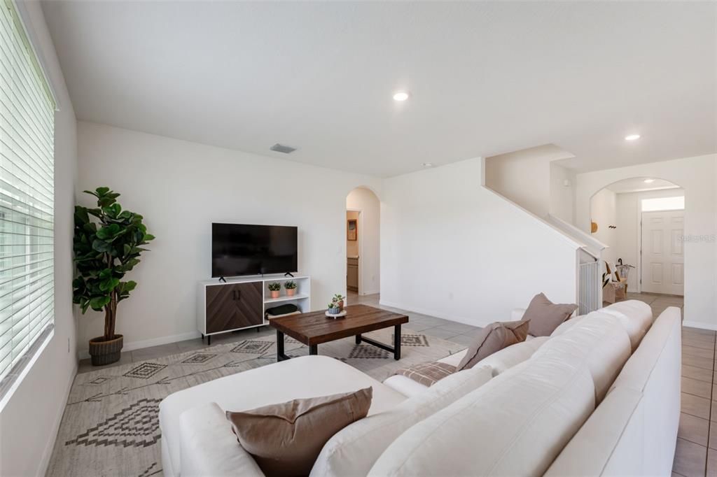 For Rent: $3,000 (5 beds, 3 baths, 2605 Square Feet)