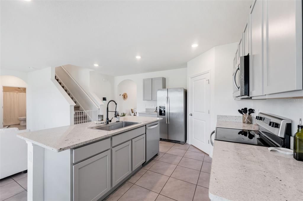 For Rent: $3,000 (5 beds, 3 baths, 2605 Square Feet)