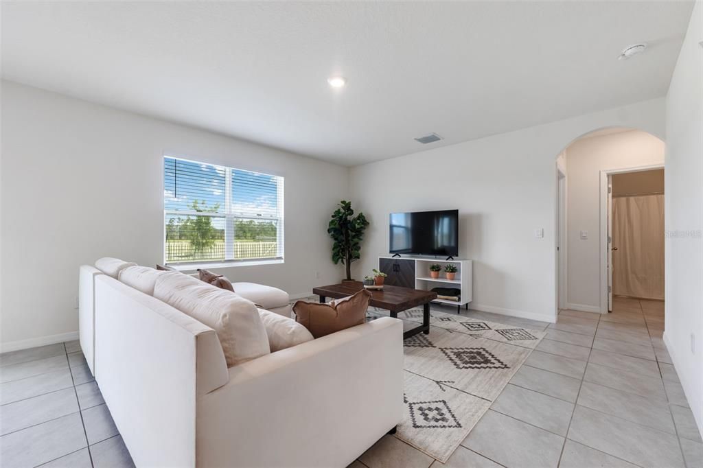 For Rent: $3,000 (5 beds, 3 baths, 2605 Square Feet)