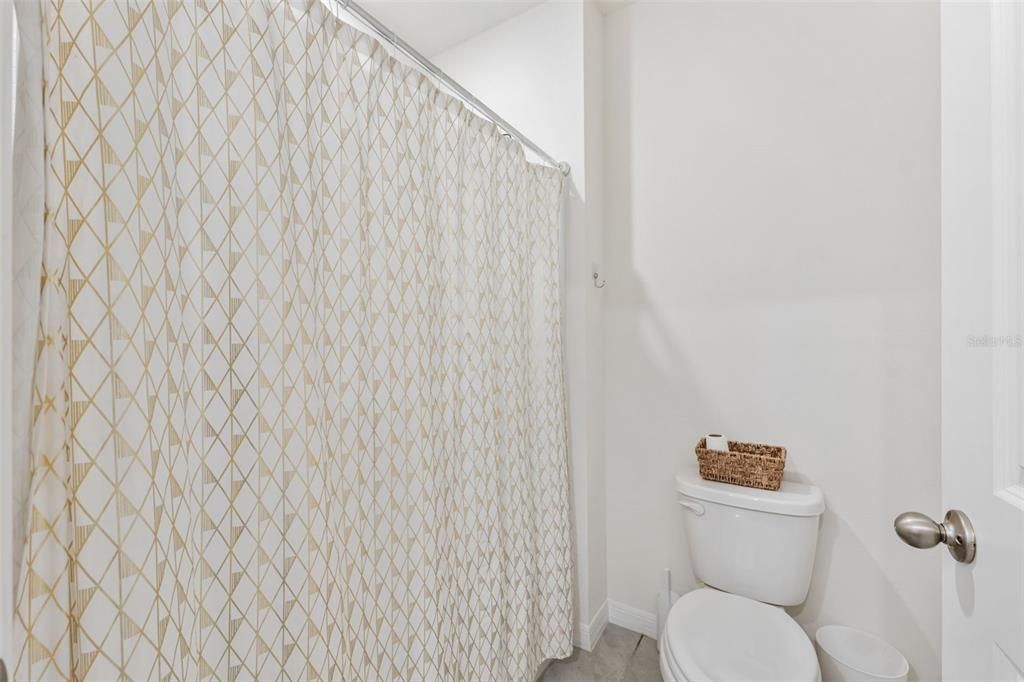 For Rent: $3,000 (5 beds, 3 baths, 2605 Square Feet)