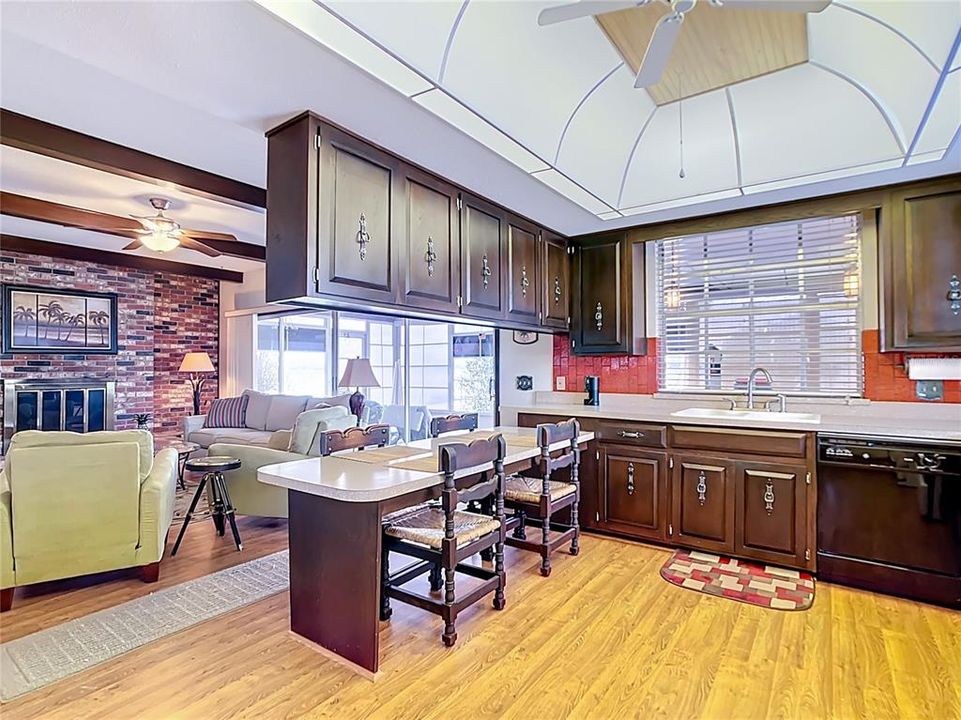 待售: $539,000 (2 贝兹, 2 浴室, 1736 平方英尺)