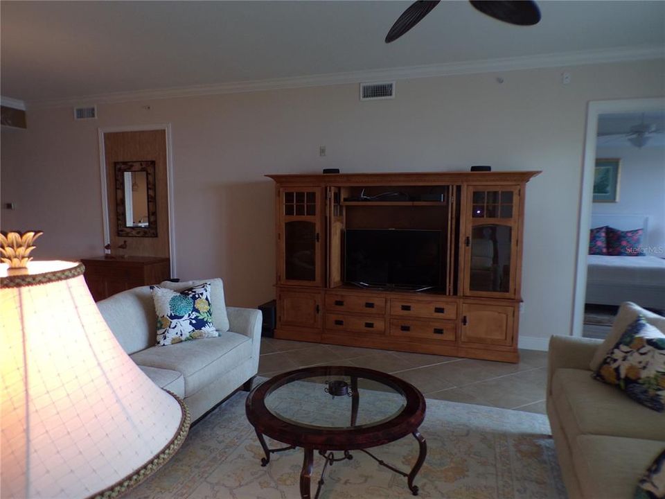 For Rent: $2,700 (3 beds, 2 baths, 2153 Square Feet)