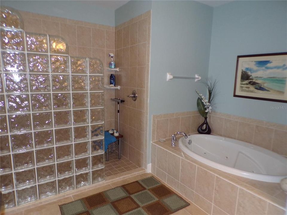 For Rent: $2,700 (3 beds, 2 baths, 2153 Square Feet)