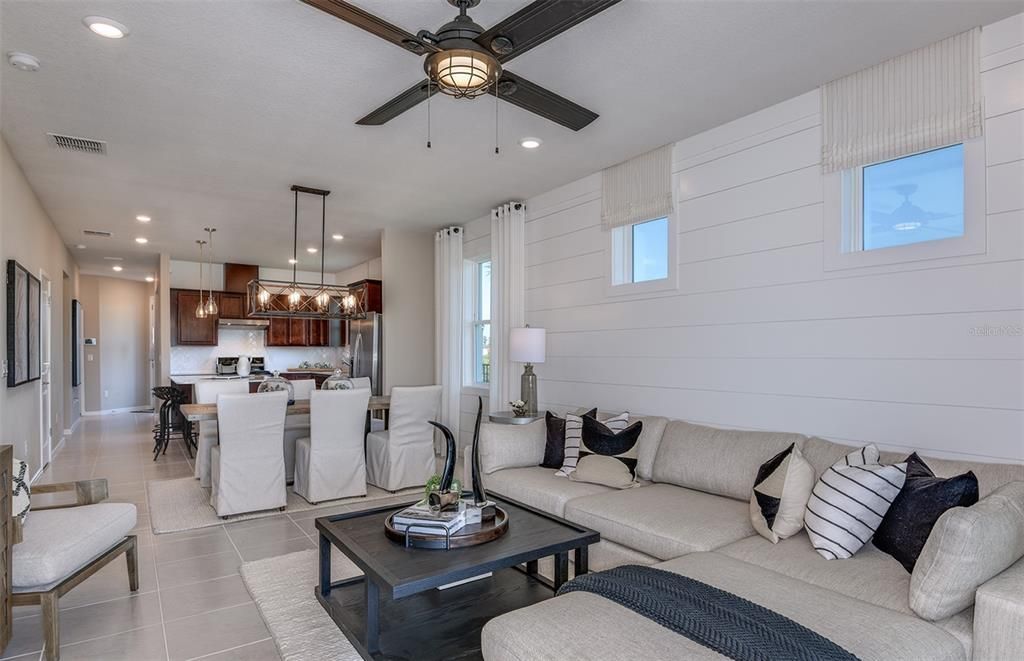 For Sale: $379,950 (2 beds, 2 baths, 1405 Square Feet)