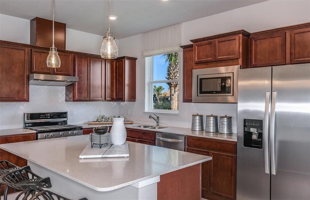 For Sale: $379,950 (2 beds, 2 baths, 1405 Square Feet)