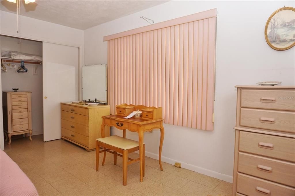 待售: $155,400 (2 贝兹, 1 浴室, 1108 平方英尺)