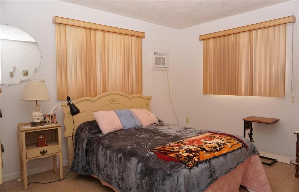 待售: $155,400 (2 贝兹, 1 浴室, 1108 平方英尺)