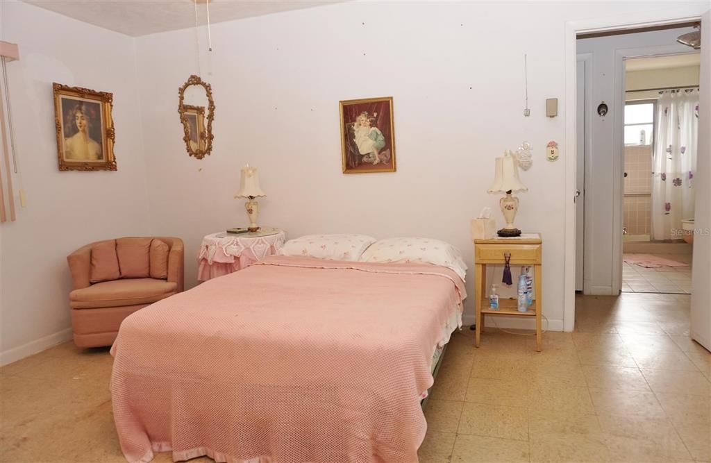 待售: $155,400 (2 贝兹, 1 浴室, 1108 平方英尺)