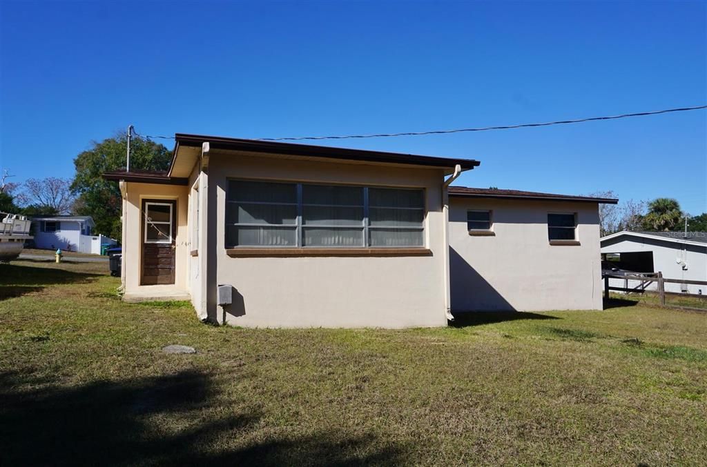 待售: $155,400 (2 贝兹, 1 浴室, 1108 平方英尺)