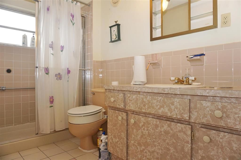 待售: $155,400 (2 贝兹, 1 浴室, 1108 平方英尺)