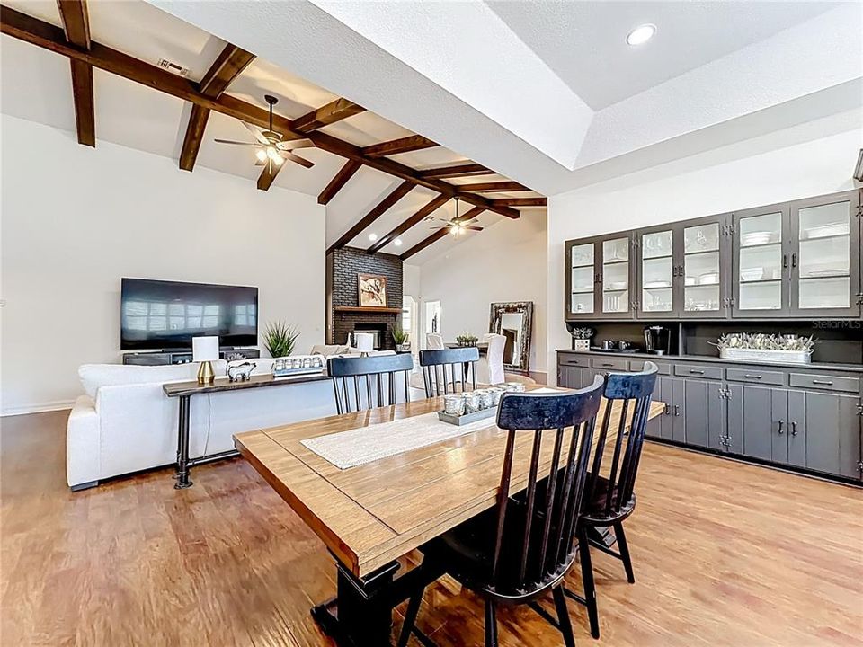 For Sale: $985,500 (3 beds, 2 baths, 2862 Square Feet)