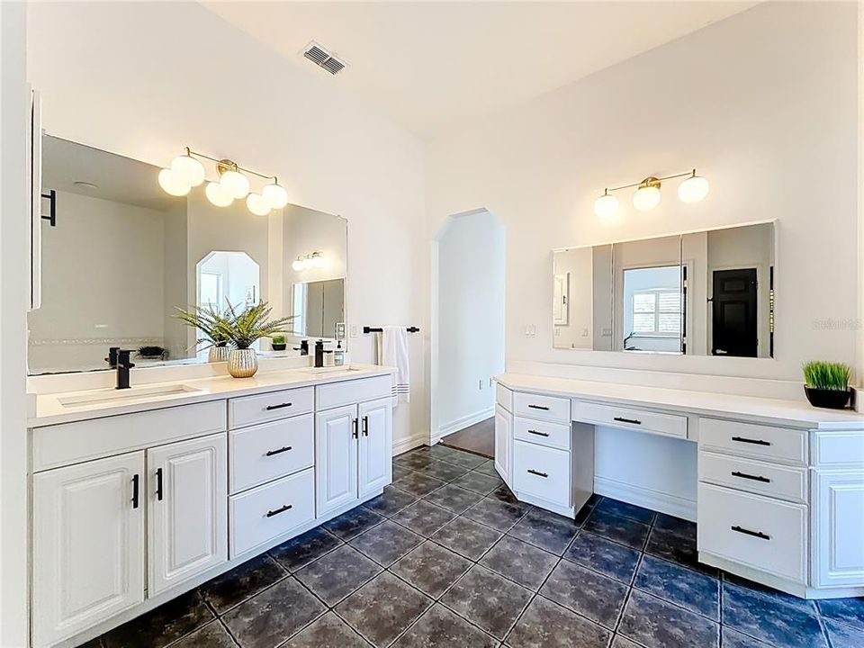 For Sale: $985,500 (3 beds, 2 baths, 2862 Square Feet)