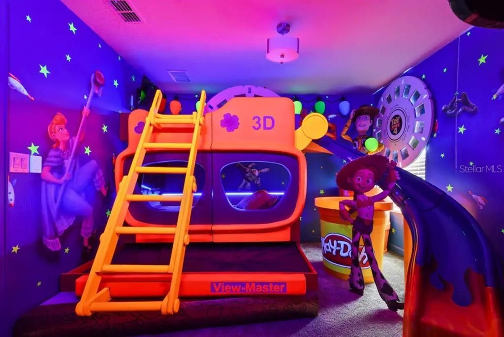 En Venta: $789,000 (8 camas, 5 baños, 3909 Pies cuadrados)