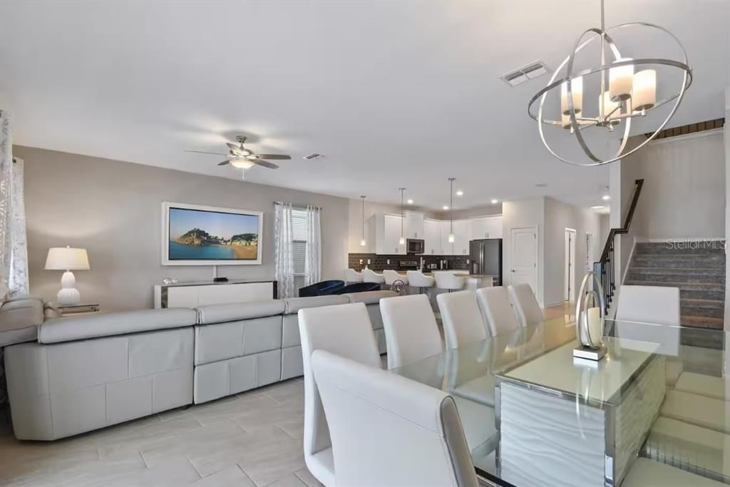 En Venta: $789,000 (8 camas, 5 baños, 3909 Pies cuadrados)