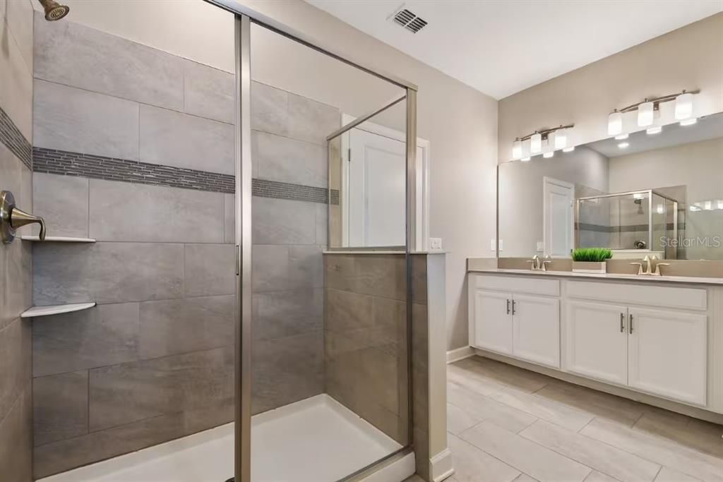 En Venta: $789,000 (8 camas, 5 baños, 3909 Pies cuadrados)