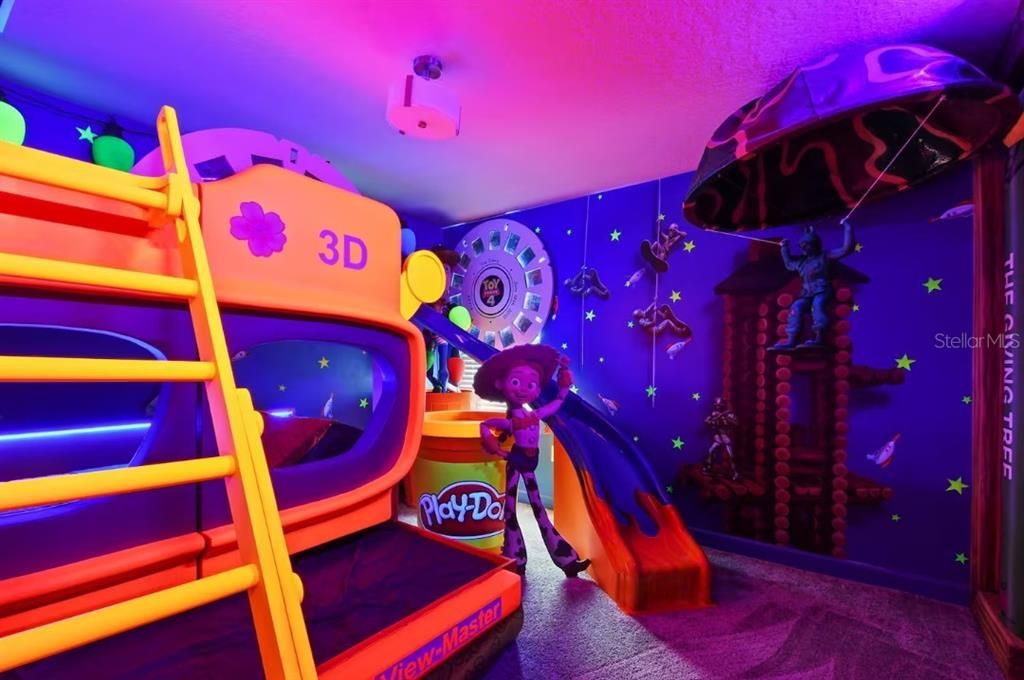 En Venta: $789,000 (8 camas, 5 baños, 3909 Pies cuadrados)