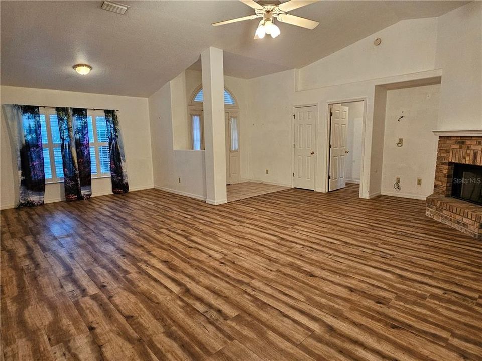 En Venta: $359,900 (3 camas, 2 baños, 1865 Pies cuadrados)