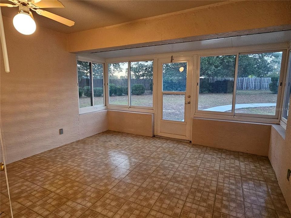 En Venta: $359,900 (3 camas, 2 baños, 1865 Pies cuadrados)