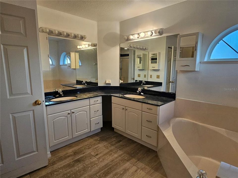 En Venta: $359,900 (3 camas, 2 baños, 1865 Pies cuadrados)