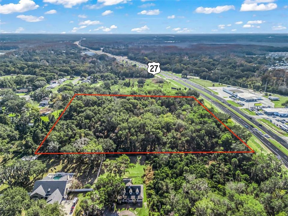 На продажу: $3,650,000 (8.35 acres)