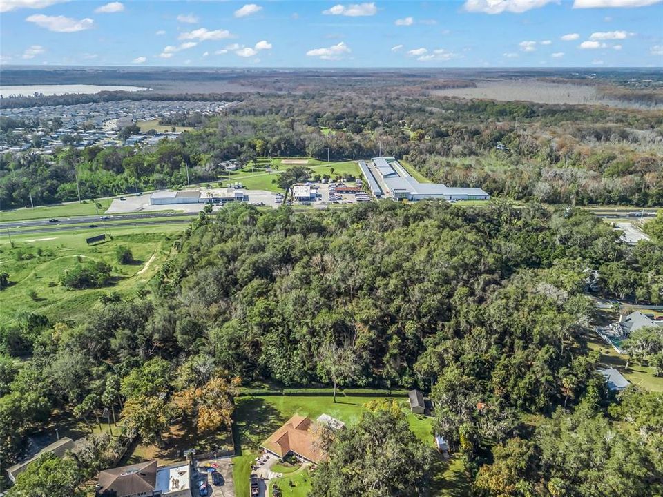 На продажу: $3,650,000 (8.35 acres)