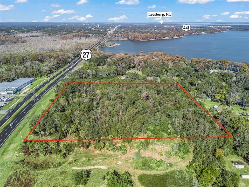 На продажу: $3,650,000 (8.35 acres)