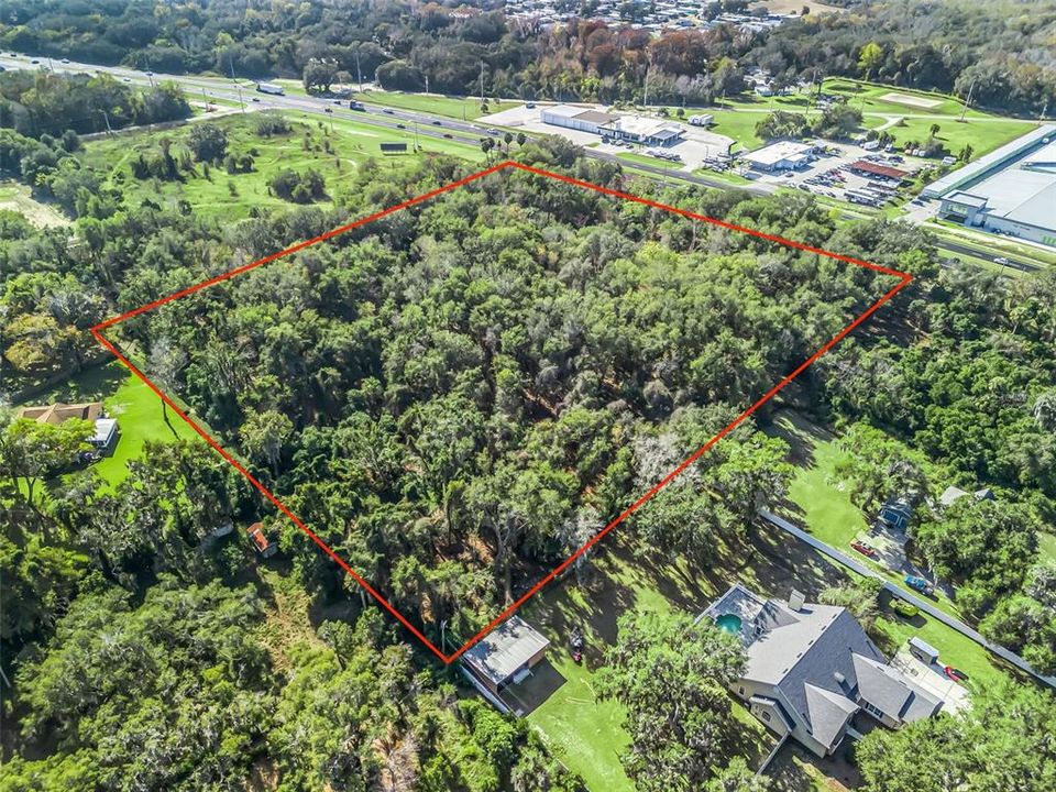 На продажу: $3,650,000 (8.35 acres)