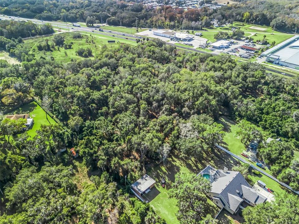 На продажу: $3,650,000 (8.35 acres)