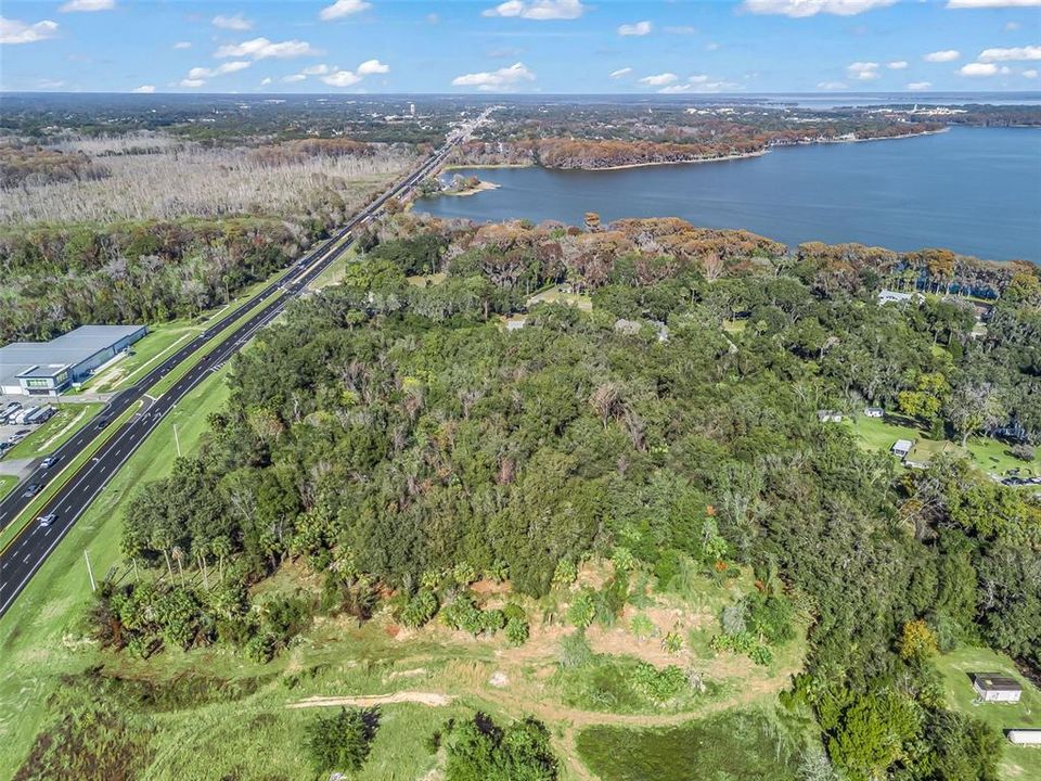 На продажу: $3,650,000 (8.35 acres)