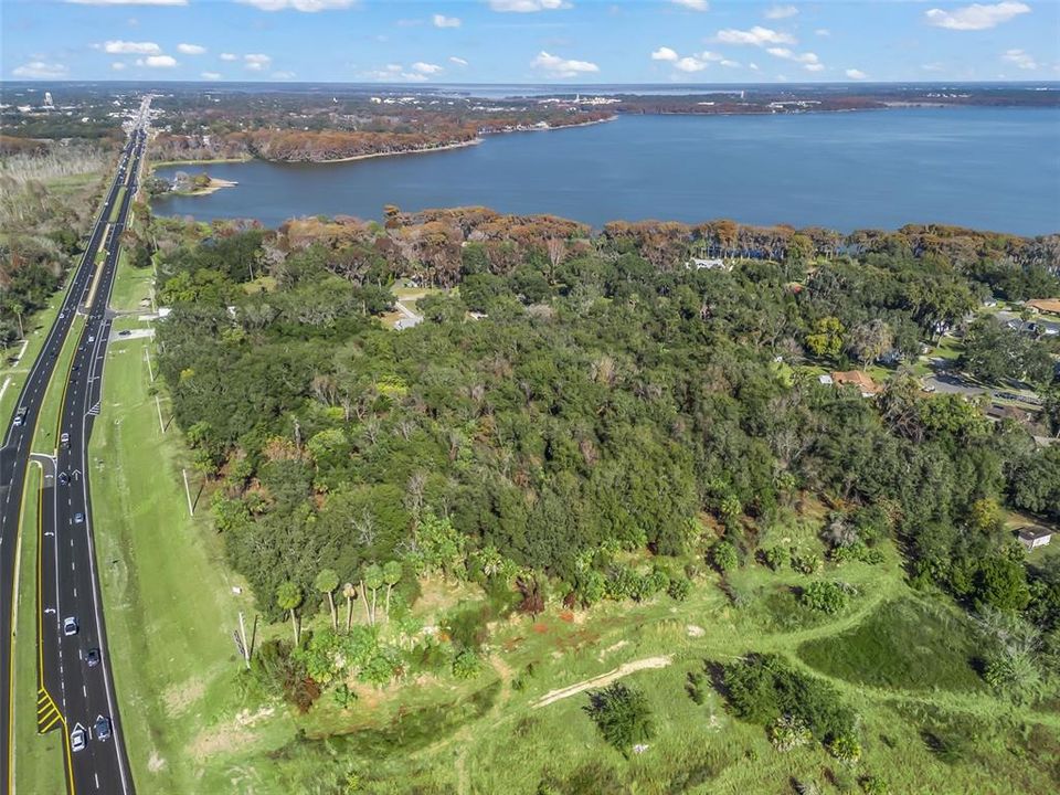 На продажу: $3,650,000 (8.35 acres)