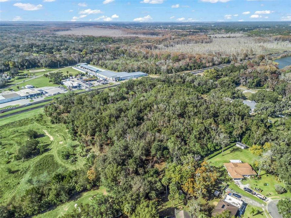 На продажу: $3,650,000 (8.35 acres)