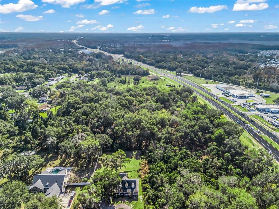 На продажу: $3,650,000 (8.35 acres)