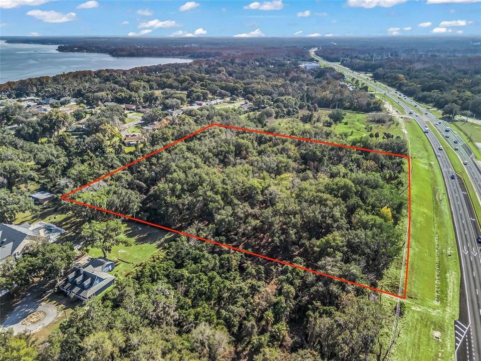 На продажу: $3,650,000 (8.35 acres)