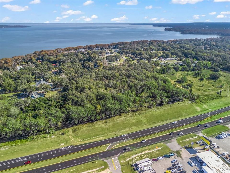 На продажу: $3,650,000 (8.35 acres)