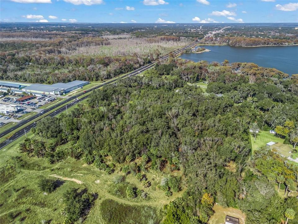 На продажу: $3,650,000 (8.35 acres)