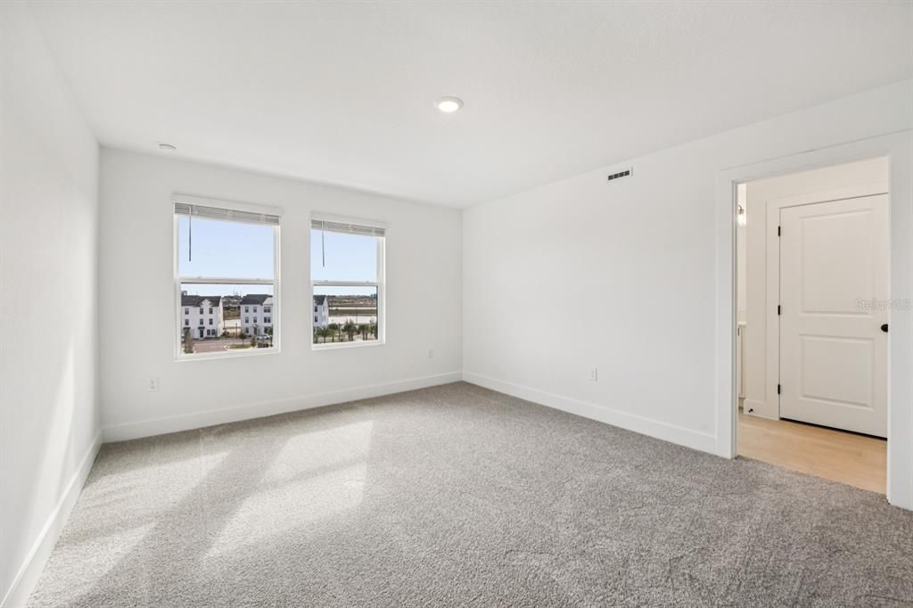 En Venta: $529,990 (3 camas, 3 baños, 2072 Pies cuadrados)