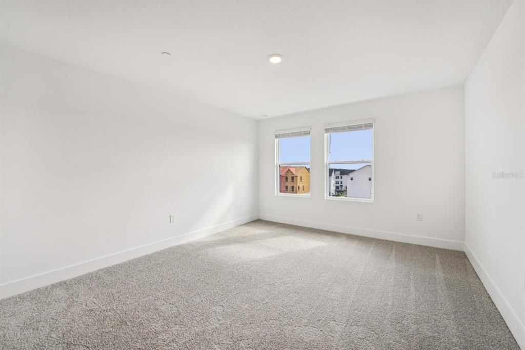 En Venta: $529,990 (3 camas, 3 baños, 2072 Pies cuadrados)