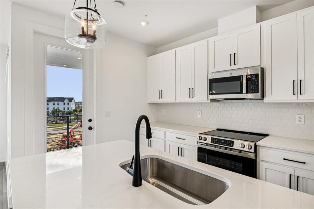 En Venta: $529,990 (3 camas, 3 baños, 2072 Pies cuadrados)