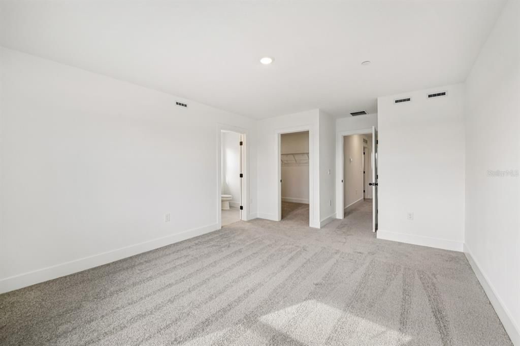 En Venta: $529,990 (3 camas, 3 baños, 2072 Pies cuadrados)