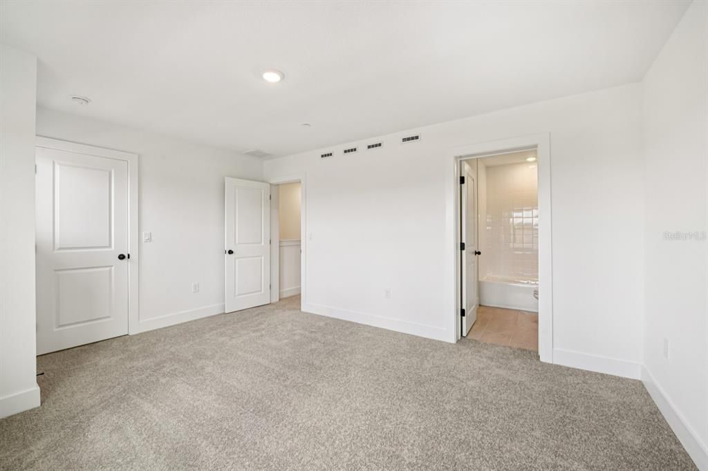 En Venta: $529,990 (3 camas, 3 baños, 2072 Pies cuadrados)