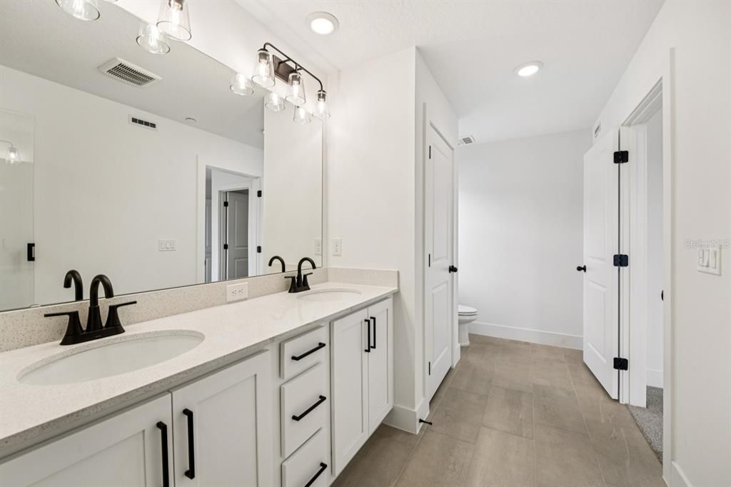 En Venta: $529,990 (3 camas, 3 baños, 2072 Pies cuadrados)