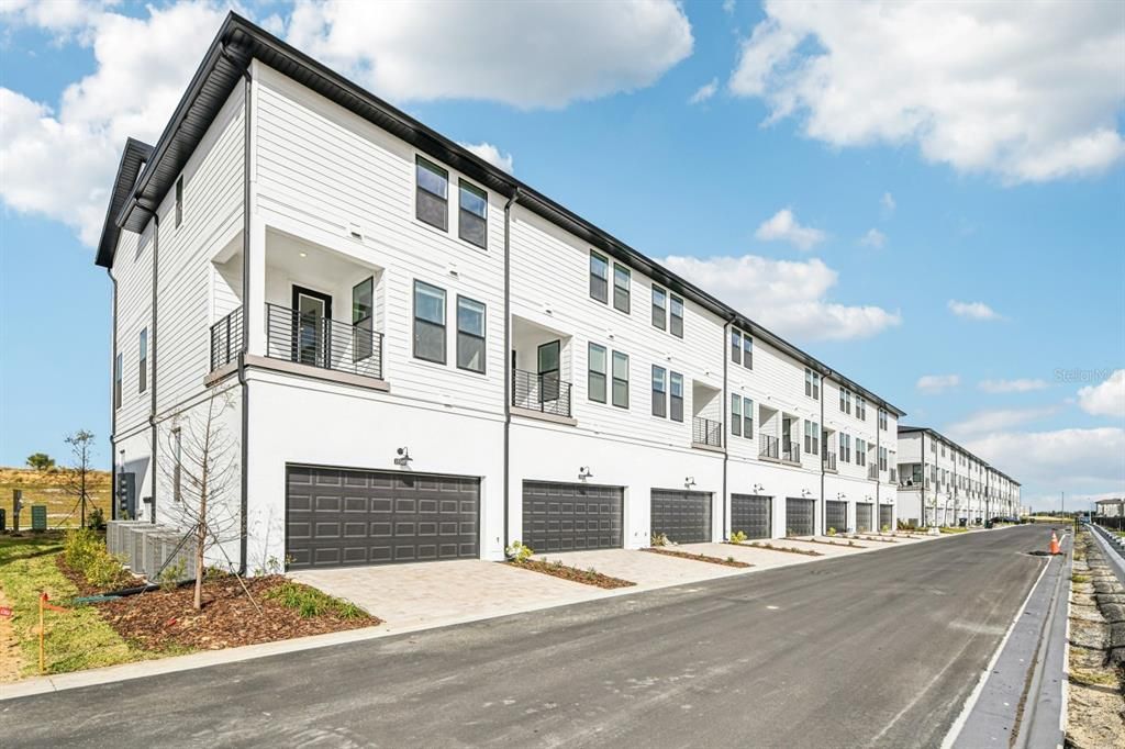 En Venta: $529,990 (3 camas, 3 baños, 2072 Pies cuadrados)