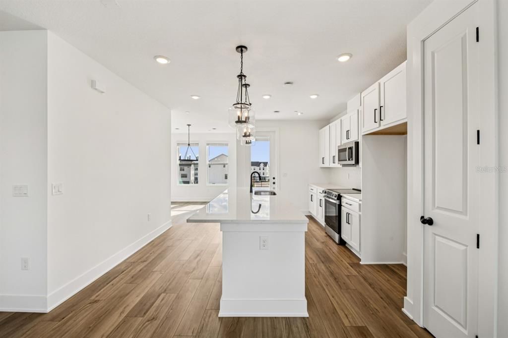 En Venta: $529,990 (3 camas, 3 baños, 2072 Pies cuadrados)