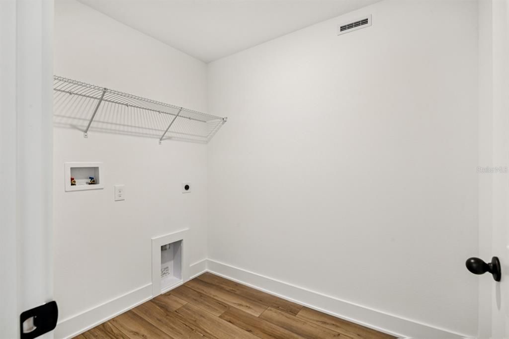 En Venta: $529,990 (3 camas, 3 baños, 2072 Pies cuadrados)