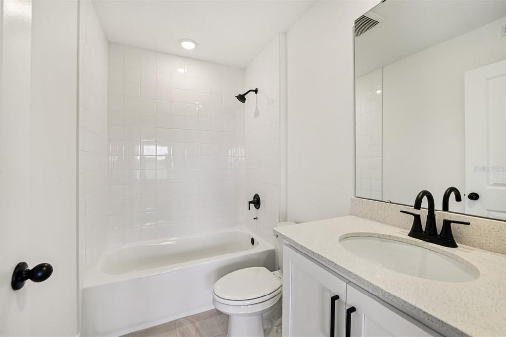 En Venta: $529,990 (3 camas, 3 baños, 2072 Pies cuadrados)